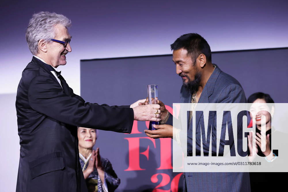 Cast of the film Snow Leopard receive the Tokyo Grand Prix The Governor of Tokyo Award during the closing ceremony for the 36th Tokyo International Film Festival (TIFF) at TOHO Cinemas Hibiya Screen12. Tokyo Japan - ZUMAm191 20231101_aap_m191_032