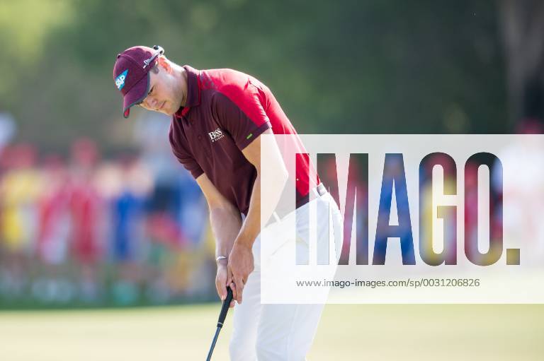 Martin Kaymer of Germany putts during the European Tour DP World Championship WM Weltmeisterschaft at Jumeirah Golf Estates, Dubai, UAE on 16 November 2017.