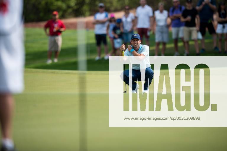 Sergio Garcia of Spain lines up a putt during the European Tour DP World Championship WM Weltmeisterschaft at Jumeirah Golf Estates, Dubai, UAE on 16 November 2017.