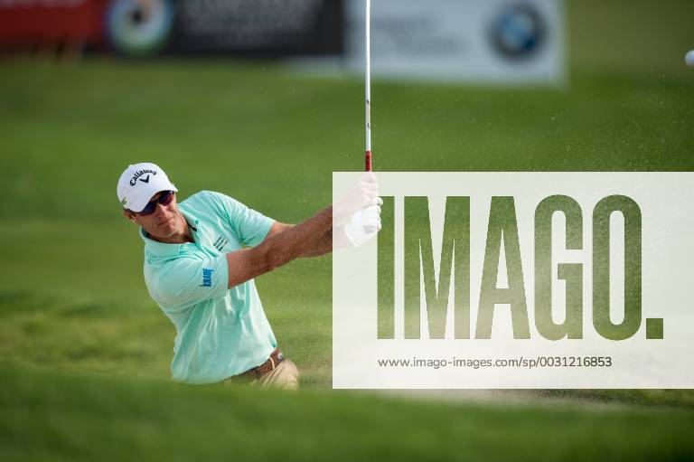 Nicolas Colsaerts of Belgium plays from the bunker during the European Tour DP World Championship WM Weltmeisterschaft at Jumeirah Golf Estates, Dubai, UAE on 17 November 2017.