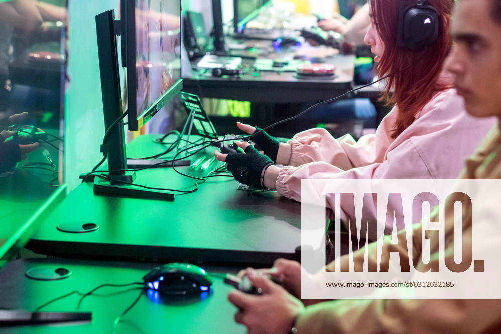 IMAGO Creative, Lifestyle, Gaming Paris France. 04 Novembre 2023 Paris Games week salon du jeu video. Paris Games week video game fair.Paris, France. November 4, 2023 ECONOMIE, LOISIRS, SALON JEUX VIDEO, ILLUSTRATION, PGW, JOUEURS, NEWS, ECONOMY, LEISURE, VIDEO GAMES EXHIBITION, ILLUSTRATION, PGW, PLAYERS, NEWS,