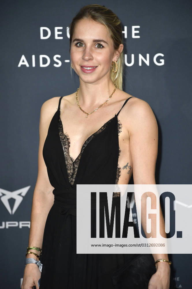 Nina Neuer at the 27 Festive Opera Gala 2023 for the German Aids Foundation at the Deutsche Oper Berlin, 04 11 2023 Foto:xN.xKubelkax xFuturexImagex operngala_3192