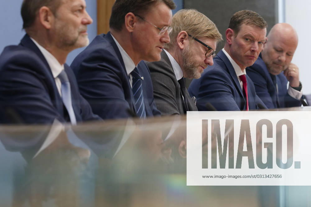 Annual Report Federal Police 2022 presented 2023 11 08 Germany, Berlin Federal Press Conference Truck manufacturers and logistics associations see politica