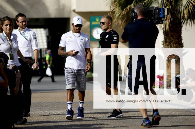 Motorsports: FIA Formula One World Championship WM Weltmeisterschaft 2017, Grand Prix of Abu Dhabi, 44 Lewis Hamilton (GBR, Mercedes AMG Petronas F1 Team), 77 Valtteri Bottas (FIN, Mercedes AMG Petronas F1 Team), Abu Dhabi United Arab Emirates