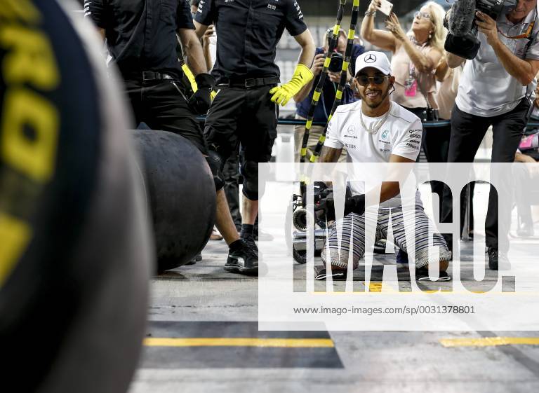 Motorsports: FIA Formula One World Championship WM Weltmeisterschaft 2017, Grand Prix of Abu Dhabi, 44 Lewis Hamilton (GBR, Mercedes AMG Petronas F1 Team), Abu Dhabi United Arab Emirates