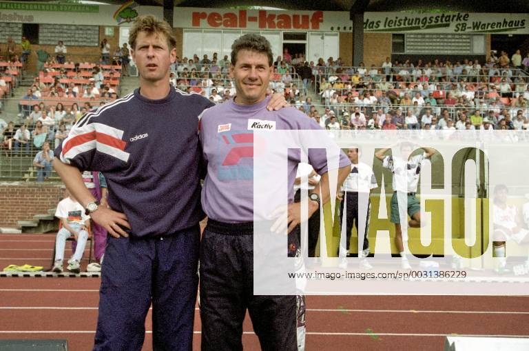 From 2 BL season 19921993 Hannover 96 White against VfL Wolfsburg 3 1 on 25 07 1992 in the Niedersachsenstadion to Hannover In the photo coach Eberhard Vogel of Han96 re and VfL WOB coach Uwe Erkenbrecher li