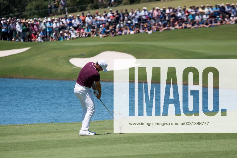 Jason Day (AUS) hits his approach to the final hole at Round 1 of the 102nd Australian Open Golf Championship on November 23, 2017 at The Australian Golf Club in Sydney, Australia. (Photo by Steven Markham Icon Sportswire) GOLF: NOV 23 The Emirates Australian Open Golf Championship - First Round Icon1711230504