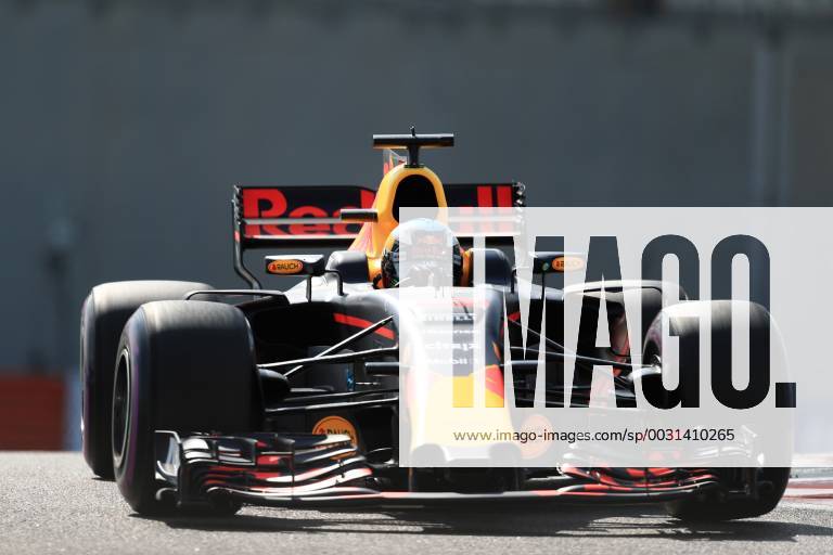 24th November 2017, Yas Marina Circuit, Abu Dhabi, UAE; Abu Dhabi Formula One Grand Prix, Friday free practice; Daniel Ricciardo - Red Bull Racing ActionPlus11955360