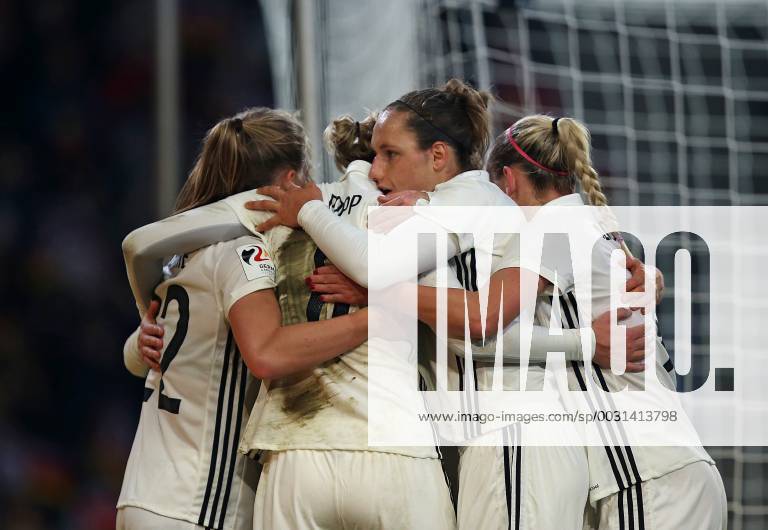 Soccer Women International Friendlies Germany France in the SchücoArena Bielefeld Jubilation Germany Goal to the 2 0