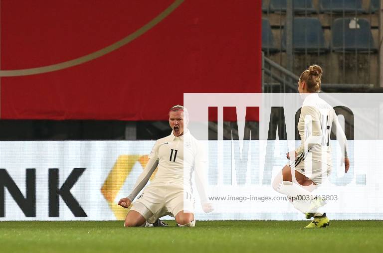 Soccer Women Internationals Deutschland France in the SchücoArena Bielefeld Jubel vl Goal Scorer Alexandra Popp Germany and Linda Dallmann Germany to Go to 1 0
