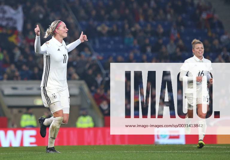Soccer Women Internationals Deutschland France in the SchücoArena Bielefeld Jubel vl Goal Scorer Alexandra Popp Germany and Linda Dallmann Germany to Go to 3 0