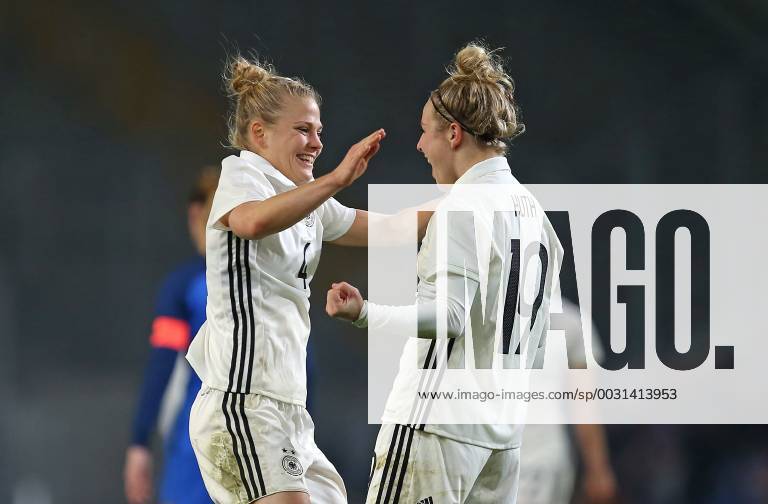 Soccer Women International Team Germany France in the SchücoArena Bielefeld Jubel v Leonie Maier Germany and Goal Scorer Svenja Huth Germany to Go to 4 0