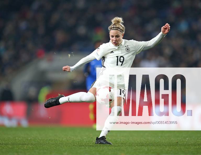 Soccer Women International Friendlies Germany France in the SchücoArena Bielefeld Goal to the 4 0 Goal Scorer Svenja Huth Germany