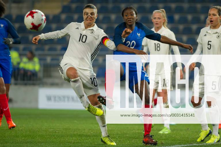 V li Dzsenifer Marozsan Germany 10 in duel duel with duel with Kadidiatou Diani France 20 Football Women International Germany France