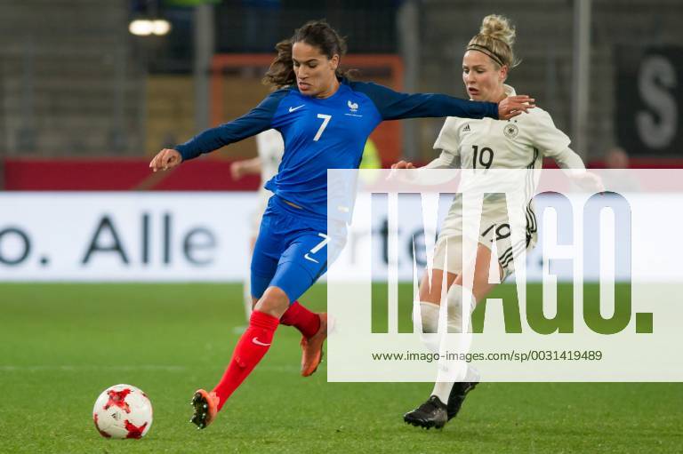 V la Amel Majri France 7 on the ball Action Action plays the ball Svenja Huth Germany 19 Football Women International Germany France