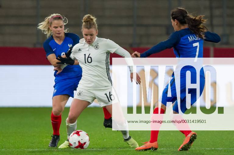 V li Eugenie Le Sommer France 9 in duel with duel with Linda Dallmann Germany 16 Amel Majri France 7 Football Women International Germany France