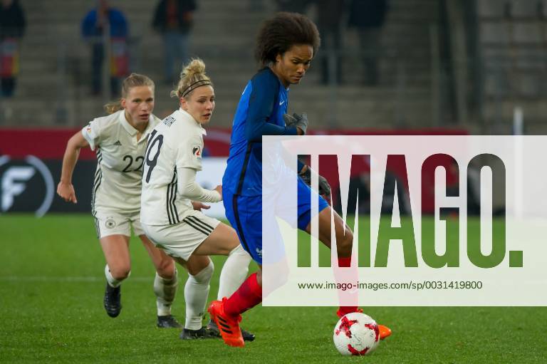 Wendie Renard France 3 on the ball single image Action Action plays the ball Soccer Women International Match Germany France