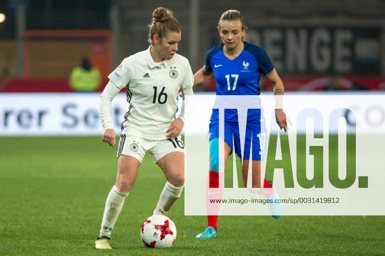 Linda Dallmann Germany 16 in duel duel with duel with Marion Torrent France 17 Football Women International Germany France