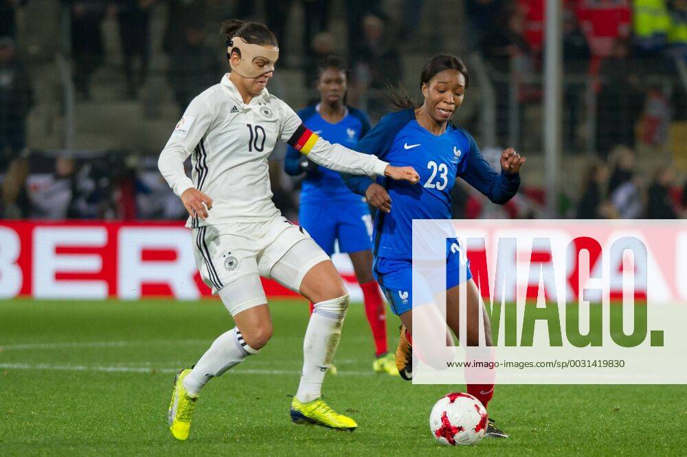 V li Dzsenifer Marozsan Germany 10 in duel duel with duel with Grace Geyoro France 23 Football Women International Germany France