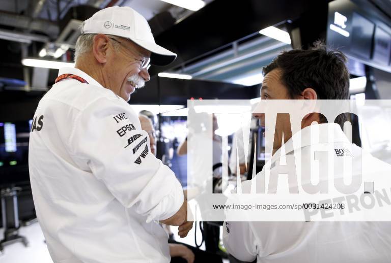 Motorsports: FIA Formula One World Championship WM Weltmeisterschaft 2017, Grand Prix of Abu Dhabi, Dr. Dieter Zetsche (Chairman of the Board of Management of Daimler AG, Head of Mercedes-Benz Cars), Toto Wolff (AUT, Mercedes AMG Petronas Formula One Team), Abu Dhabi United Arab Emirates