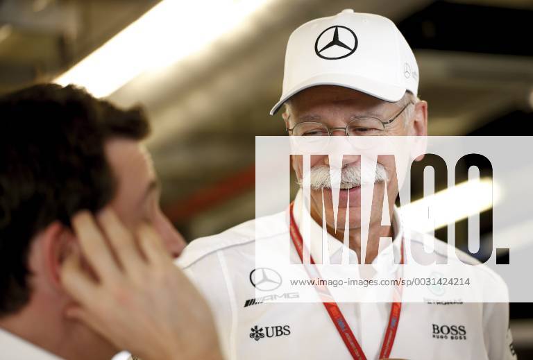 Motorsports: FIA Formula One World Championship WM Weltmeisterschaft 2017, Grand Prix of Abu Dhabi, Toto Wolff (AUT, Mercedes AMG Petronas Formula One Team), Dr. Dieter Zetsche (Chairman of the Board of Management of Daimler AG, Head of Mercedes-Benz Cars), Abu Dhabi United Arab Emirates