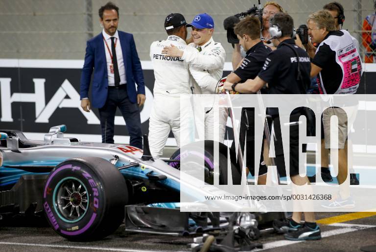 Motorsports: FIA Formula One World Championship WM Weltmeisterschaft 2017, Grand Prix of Abu Dhabi, 44 Lewis Hamilton (GBR, Mercedes AMG Petronas F1 Team), 77 Valtteri Bottas (FIN, Mercedes AMG Petronas F1 Team), Abu Dhabi United Arab Emirates