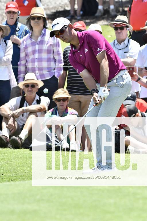 26th November 2017, The Australian Golf Club, Sydney, Australia; Emirates Australian Open Golf, final round; Lucas Herbert (AUS) chips from just off the green ActionPlus11956434
