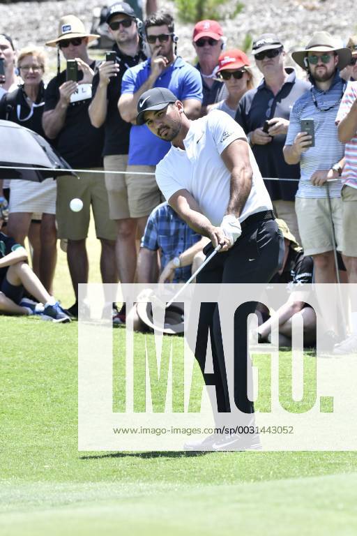 26th November 2017, The Australian Golf Club, Sydney, Australia; Emirates Australian Open Golf, final round; Jason Day (AUS) chips from just off the green ActionPlus11956435