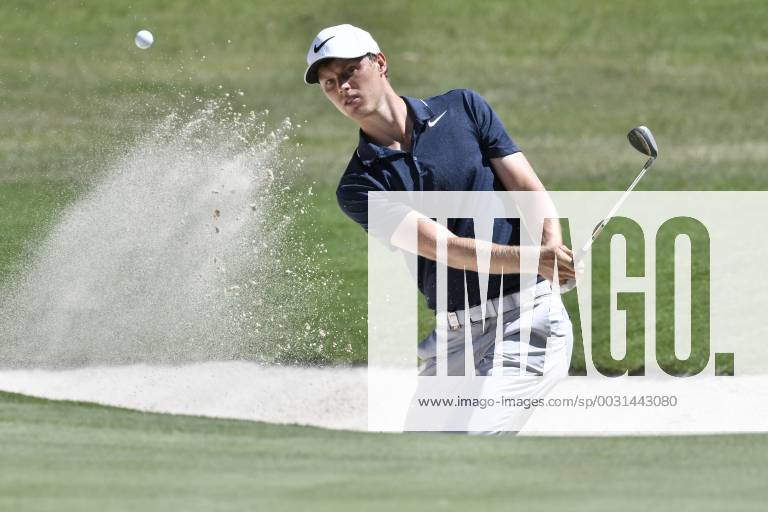 26th November 2017, The Australian Golf Club, Sydney, Australia; Emirates Australian Open Golf, final round; Winner Cameron Davis (AUS) plays out of the bunker ActionPlus11956388