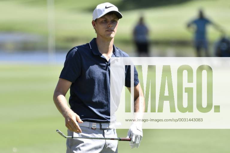 26th November 2017, The Australian Golf Club, Sydney, Australia; Emirates Australian Open Golf, final round; Winner Cameron Davis (AUS) watches his approach shot ActionPlus11956391