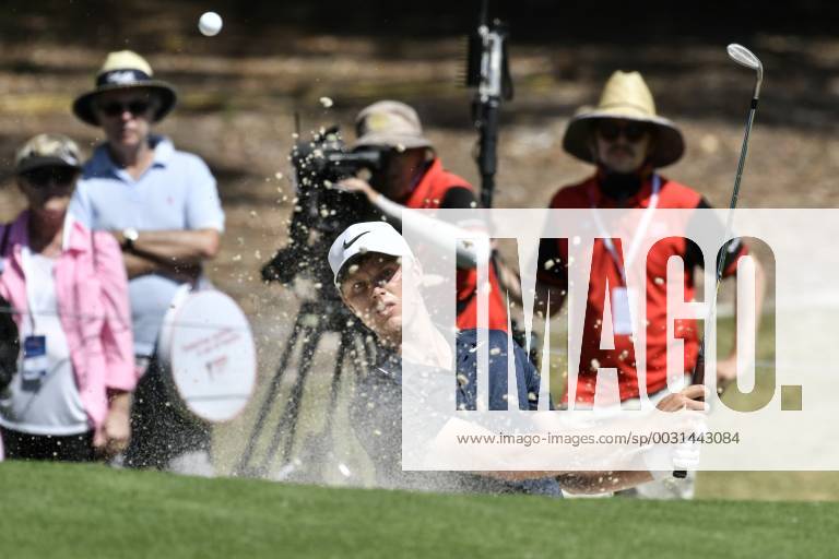 26th November 2017, The Australian Golf Club, Sydney, Australia; Emirates Australian Open Golf, final round; Winner Cameron Davis (AUS) plays out of the bunker on the 17th ActionPlus11956392