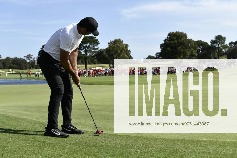 26th November 2017, The Australian Golf Club, Sydney, Australia; Emirates Australian Open Golf, final round; Jason Day (AUS) putts on the 18th hole ActionPlus11956409