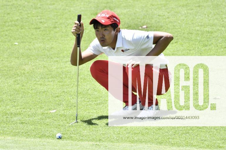 26th November 2017, The Australian Golf Club, Sydney, Australia; Emirates Australian Open Golf, final round; amateur Takumi Kanaya (JAP) inspects his line on the green ActionPlus11956415