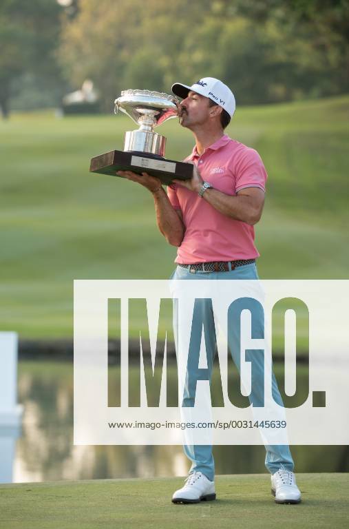 Hong Kong, Hong Kong SAR, CHINA - HONG KONG SAR,CHINA: November 26 2017. Australian Wade Ormsby wins the Hong Kong Open Golf at Hong Kong Golf club Fanling. Ormsby wins the Hong KOng Open Golf - ZUMAr144 20171126_zap_r144_005