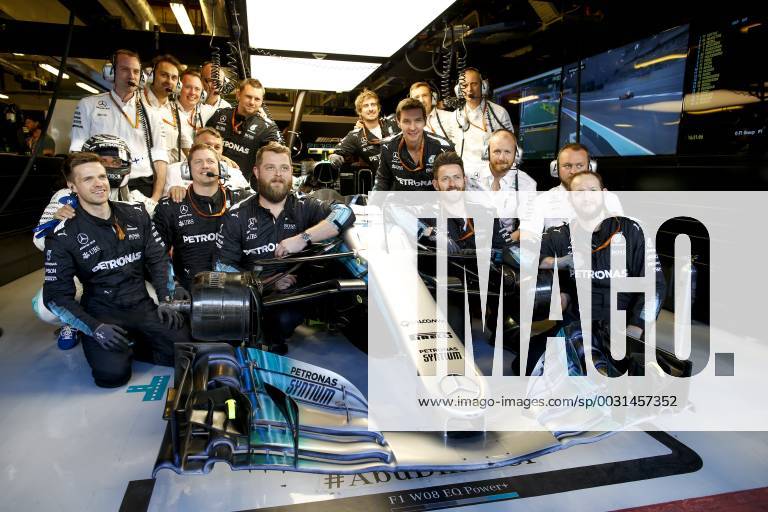 - SPORT Motorsports: FIA Formula One World Championship WM Weltmeisterschaft 2017, Grand Prix of Abu Dhabi, Mercedes AMG Petronas F1 Team Abu Dhabi United Arab Emirates