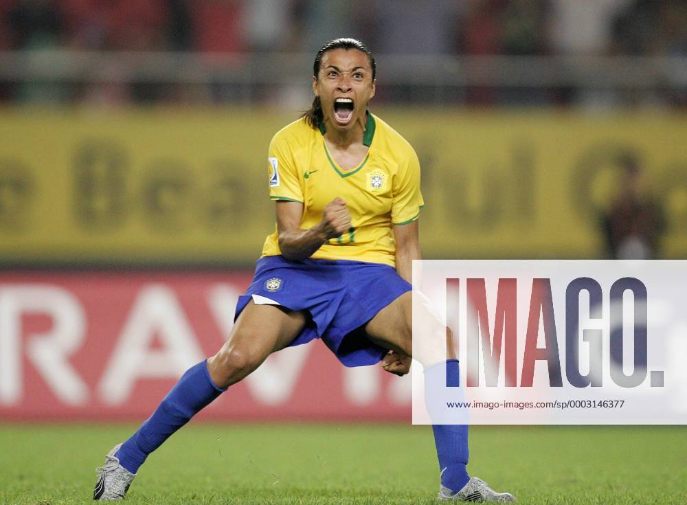 Marta (Brasilien) - Torjubel - Fußball Länderspiel Damen WM 2007, Frauenfußball, Frauen, Nationalteam, Nationaltrikot, Halbfinale Einzelbild Hangzhou Freude, Begeisterung, Fußball Länderspiel Damen WM 2007, Frauenfußball, Frauen, Nationalteam, Nationaltrikot, Halbfinale Einzelbild Hangzhou Freude, Begeisterung,