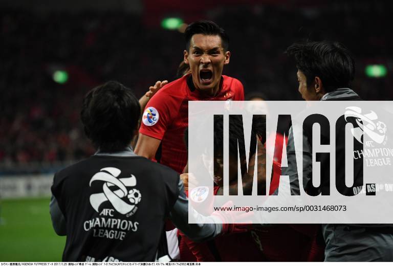 (L-R) Tomoaki Makino, Rafael da Silva, Yuki Muto (Reds), NOVEMBER 25, 2017 - Football Soccer : Rafael da Silva of Urawa Reds celebrates with his teammates after scoring the winning goal during the AFC Champions League Final 2nd leg match between Urawa Red Diamonds 1-0 Al-Hilal at Saitama Stadium 2002 in Saitama, Japan. Noxthirdxpartyxsales (mmcb009130)