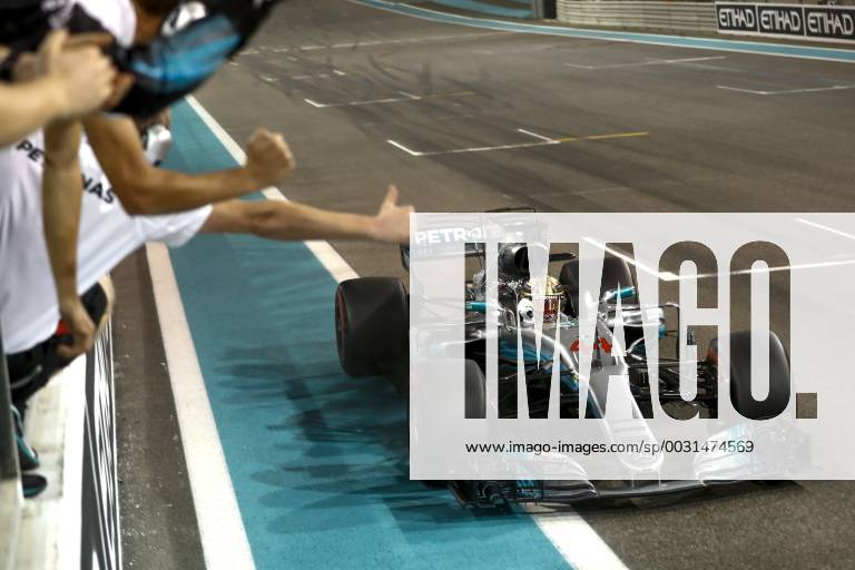 Motorsports: FIA Formula One World Championship WM Weltmeisterschaft 2017, Grand Prix of Abu Dhabi, 44 Lewis Hamilton (GBR, Mercedes AMG Petronas F1 Team), Abu Dhabi United Arab Emirates