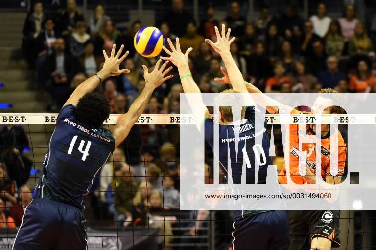 Volleyball Mens Season 2017 18 1 Bundesliga 6 Matchday BR Volleys Alpenvolleys Haching Douglas Duarte Souza Da Silva Nr 14 Alpenvolleys Haching Rudy Pieter Verhoeff Nr 10 Alpenvolleys Haching Robert Kromm Nr 3 Berlin Recycling Volleys 29 11 17