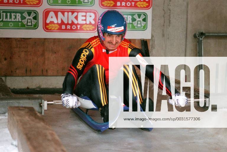 Georg Hackl Tobogganing 01 02 2000 in Koenigssee Action at the start Koenigssee Germany