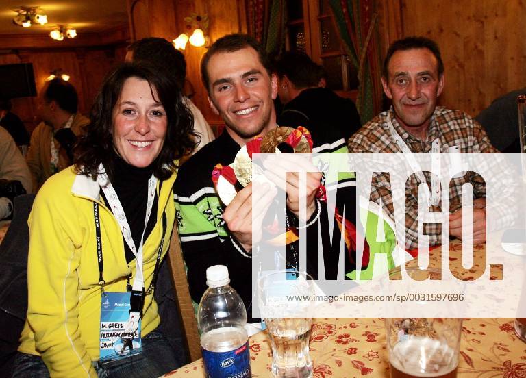 Michael Greis celebrates the erfogreichste athlete of 20 Olympics at Kufenstüberl in Sestriere his 3 gold medals in the biathlon here with his sister Isabelle and his father Josef Sestriere