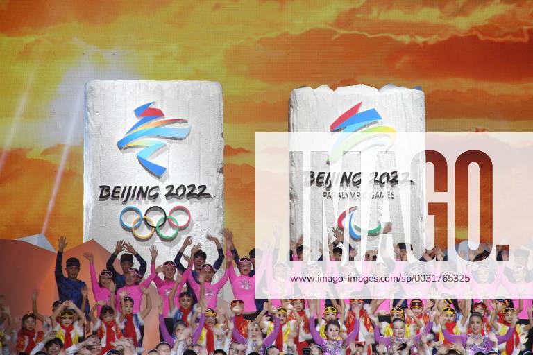 (171215) -- BEIJING, Dec. 15, 2017 -- The emblem (L) of Beijing 2022 Olympic Winter games Winterspiele Spiele Summer games and emblem of Beijing 2022 Paralympic Winter Games are seen during the emblem launch ceremony for the Beijing 2022 Olympic and Paralympic Winter Games in Bejing, capital of China, Dec. 15, 2017. ) (SP)CHINA-BEIJING-2022 OLYMPIC AND PARALYMPIC WINTER GAMES EMBLEM-LAUNCH (CN) JuxHuanzong