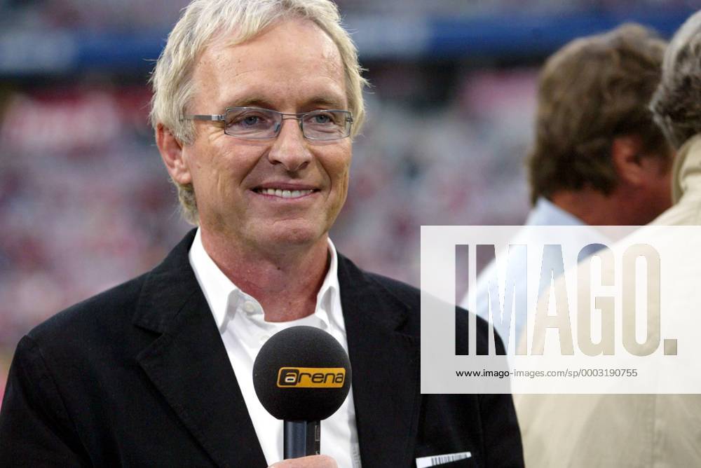 Arena Reporter Uli Köhler (Deutschland) gut gelaunt Fußball 1. BL Herren Saison 2006 2007 Einzelbild München Fußball 1. BL Herren Saison 2006 2007 Einzelbild München