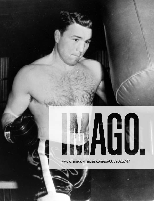 GEORGE CHUVALO CANADIAN BOXER V FLOYD PATTERSON IN TORONTO ; 31 DECEMBER 1964,