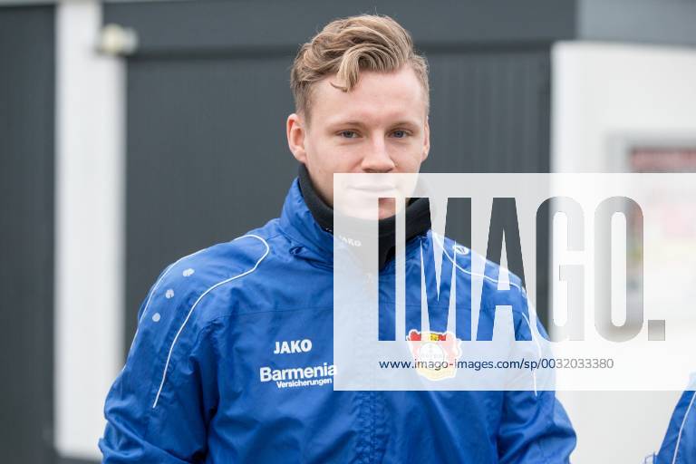 Bernd Leno 1 goalie Bayer 04 Leverkusen training Bayer 04 Leverkusen Soccer 1 League 08 01 18 Leverkusen NRW Germany training ground BayArena