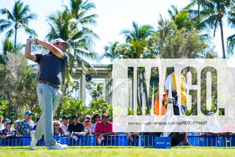 Honolulu, Hawaii: Brian Harman hits his drive on the 1st hole during the third round play at the Sony Open at Waialae Country Club in Honolulu, Hawaii. CSM PGA Golf Herren Golf 2018: Sony Open JAN13 - ZUMAc04_ 20180113_zaf_c04_210