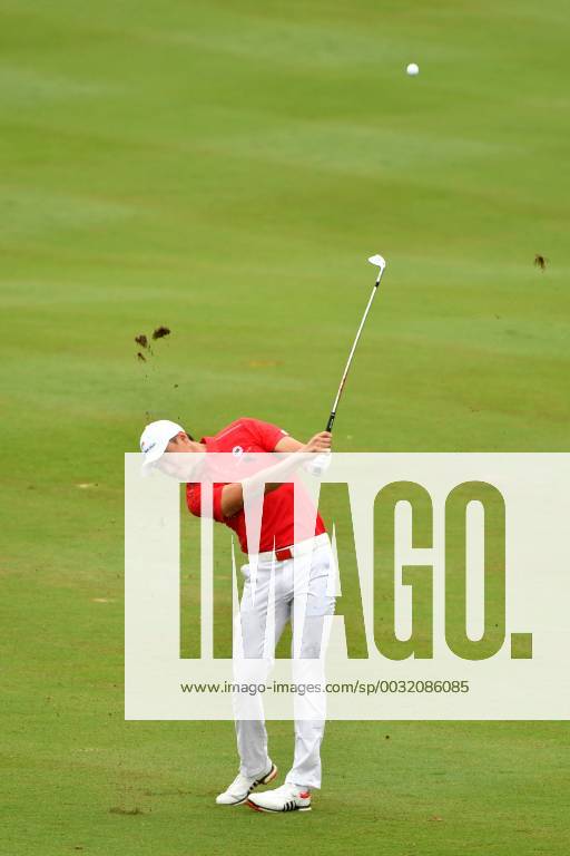 (180114) -- KUALA LUMPUR, Jan. 14, 2018 -- Team Asia s Li Haotong competes during the EurAsia Cup 2018 at the Glenmarie Golf and Country Club in Kuala Lumpur, Malaysia, on Jan. 14, 2018. Team Europe won 14-10. ) (SP)MALAYSIA-KUALA LUMPUR-GOLF-EURASIA CUP-FINAL ChongxVoonxChung