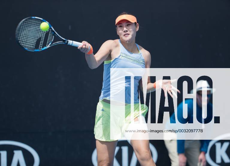 (180115) -- MELBOURNE, Jan. 15, 2018 -- Duan Yingying of China returns the ball during a match against Mariana Duque-Marino of Colombia at the women s singles first round of Australian Open 2018 in Melbourne, Australia, Jan. 15, 2018. Duan Yingying won 2-0. ) (SP)AUSTRALIA-MELBOURNE-TENNIS-AUSTRALIAN OPEN-WOMEN S SINGLES ZhuxHongye