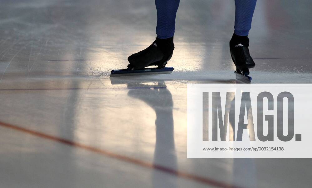 ISU World Cup Speedskating Erfurt 19 01 18 Erfurt ice sports centre gunda Niemann Stirnemann Halle ISU World Cup speed skating World Cup speed skating in the athlete at the start feature symbol symbolic Skate
