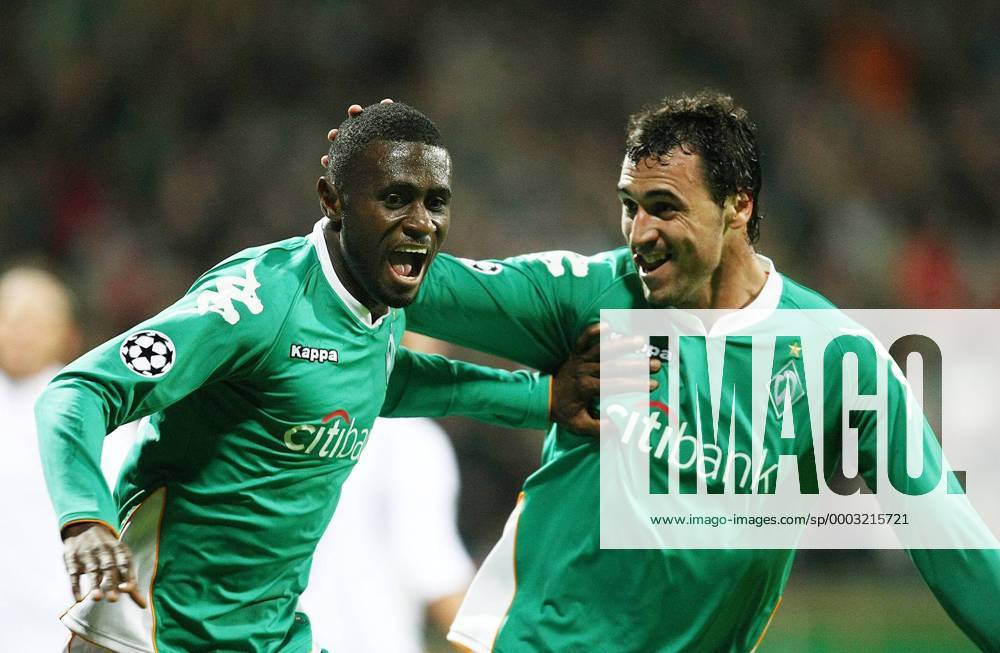 Boubacar Sanogo (li.) und Hugo Almeida (beide Bremen) - Torjubel Fußball EC 1 Herren Champions League 2007 2008, SV Werder Bremen Gruppe Bremen Freude, Begeisterung, Fußball EC 1 Herren Champions League 2007 2008, SV Werder Bremen Gruppe Bremen Freude, Begeisterung,
